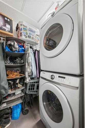 2213-33 Carringham Gate Nw, Calgary, AB - Indoor Photo Showing Laundry Room