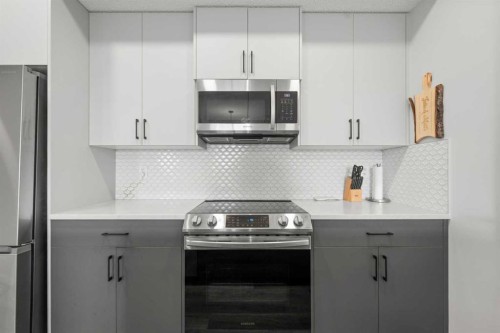 2213-33 Carringham Gate Nw, Calgary, AB - Indoor Photo Showing Kitchen With Upgraded Kitchen