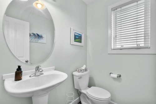 42 Gleneagles Terrace, Cochrane, AB - Indoor Photo Showing Bathroom