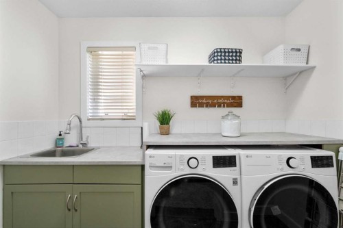 42 Gleneagles Terrace, Cochrane, AB - Indoor Photo Showing Laundry Room