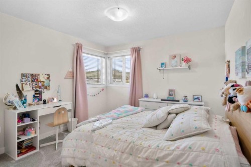 42 Gleneagles Terrace, Cochrane, AB - Indoor Photo Showing Bedroom