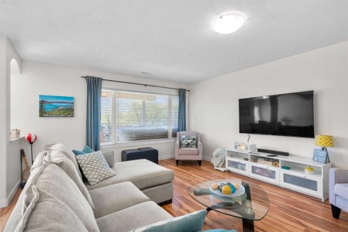 42 Gleneagles Terrace, Cochrane, AB - Indoor Photo Showing Living Room