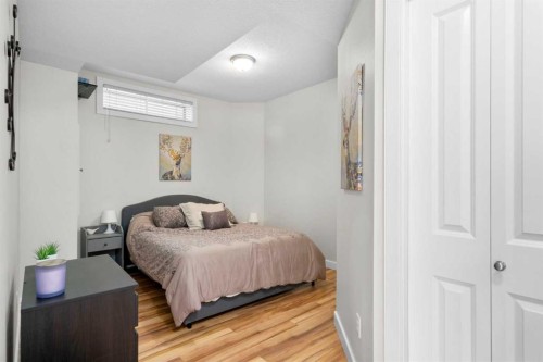 42 Gleneagles Terrace, Cochrane, AB - Indoor Photo Showing Bedroom