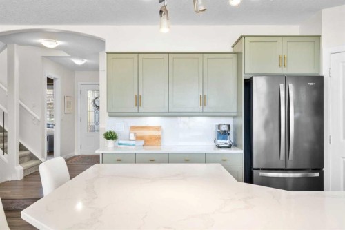 42 Gleneagles Terrace, Cochrane, AB - Indoor Photo Showing Kitchen
