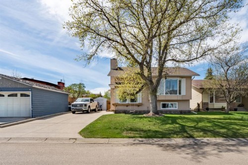 159 Woodburn Crescent  Okotoks, AB T1S 1L4