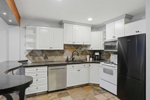 1-1821 17A Street Sw, Calgary, AB - Indoor Photo Showing Kitchen