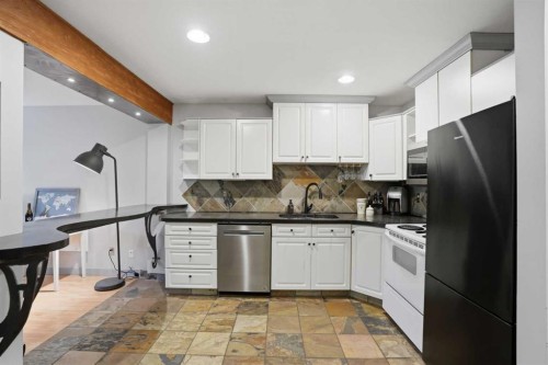 1-1821 17A Street Sw, Calgary, AB - Indoor Photo Showing Kitchen