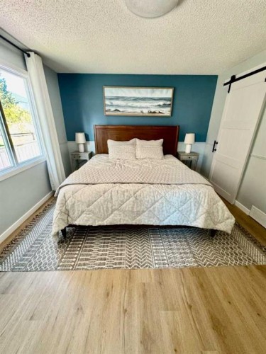 16 Woodfield Court Sw, Calgary, AB - Indoor Photo Showing Bedroom