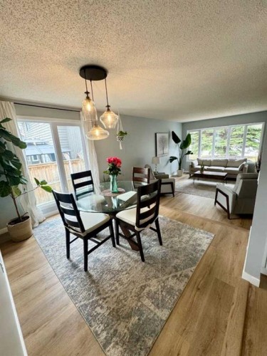16 Woodfield Court Sw, Calgary, AB - Indoor Photo Showing Living Room