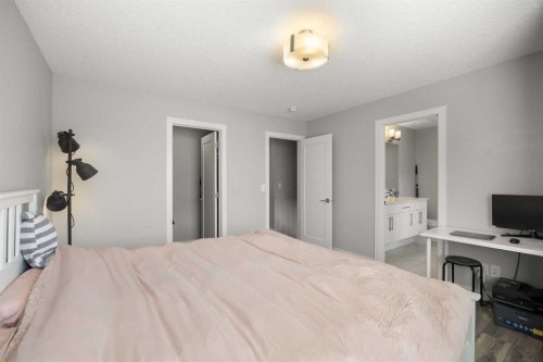 309 Wentworth Row Sw, Calgary, AB - Indoor Photo Showing Bedroom