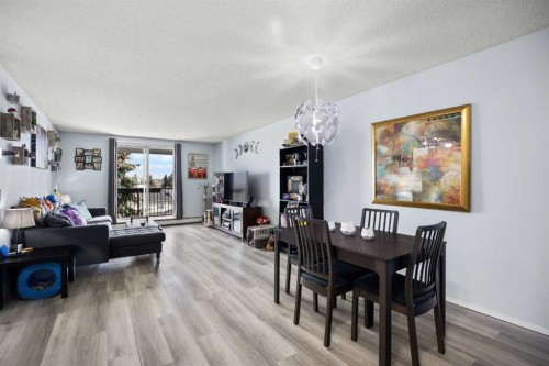412-9 Country Village Bay NE Calgary, AB T3K 5J8