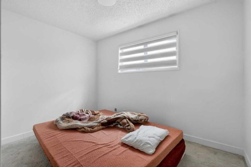 128 Castledale Crescent Ne, Calgary, AB - Indoor Photo Showing Bedroom