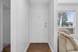 128 Castledale Crescent NE Calgary, AB T3G 5C0
