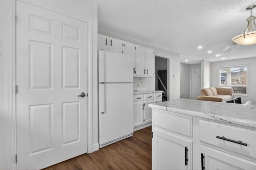 128 Castledale Crescent Ne, Calgary, AB - Indoor Photo Showing Kitchen
