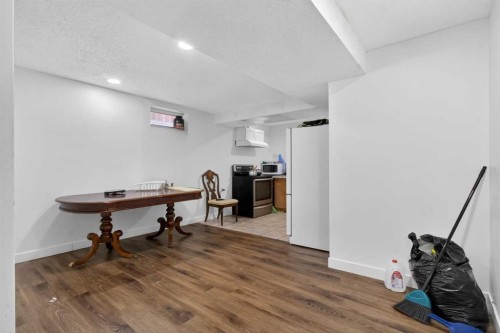 128 Castledale Crescent Ne, Calgary, AB - Indoor
