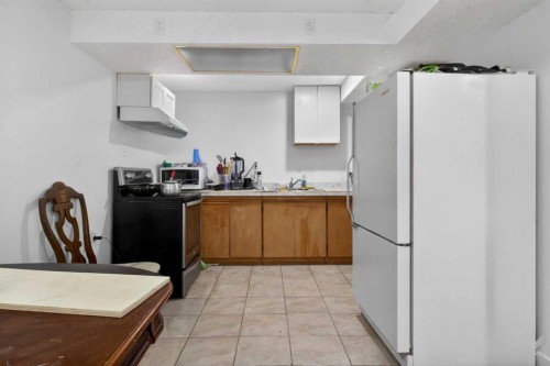 128 Castledale Crescent Ne, Calgary, AB - Indoor Photo Showing Kitchen