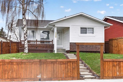 128 Castledale Crescent Ne, Calgary, AB - Outdoor