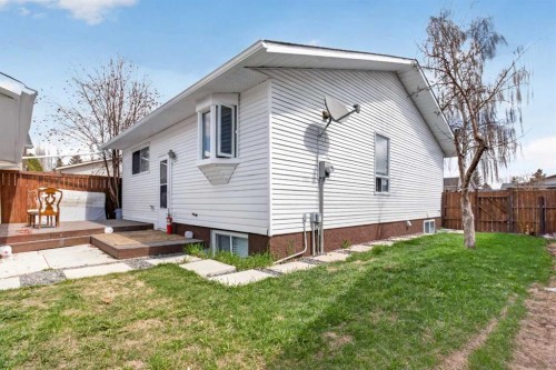128 Castledale Crescent Ne, Calgary, AB - Outdoor