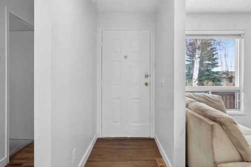 128 Castledale Crescent Ne, Calgary, AB - Indoor Photo Showing Other Room