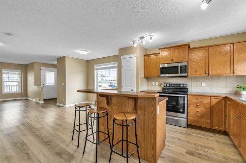 247 Evermeadow Avenue Sw, Calgary, AB - Indoor Photo Showing Kitchen