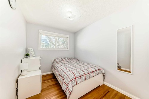 5104 Marshall Road Ne, Calgary, AB - Indoor Photo Showing Bedroom