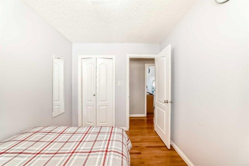 5104 Marshall Road Ne, Calgary, AB - Indoor Photo Showing Bedroom