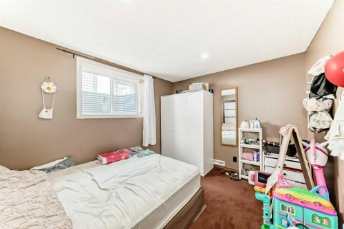 5104 Marshall Road Ne, Calgary, AB - Indoor Photo Showing Bedroom
