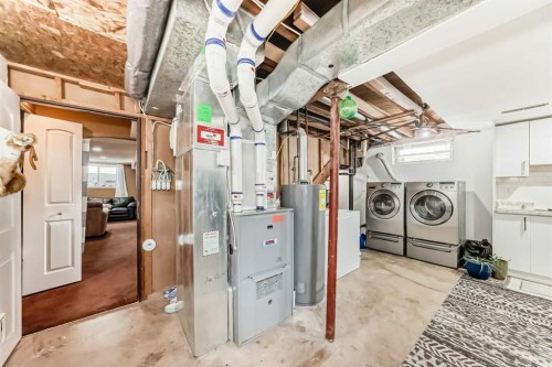 5104 Marshall Road Ne, Calgary, AB - Indoor Photo Showing Laundry Room