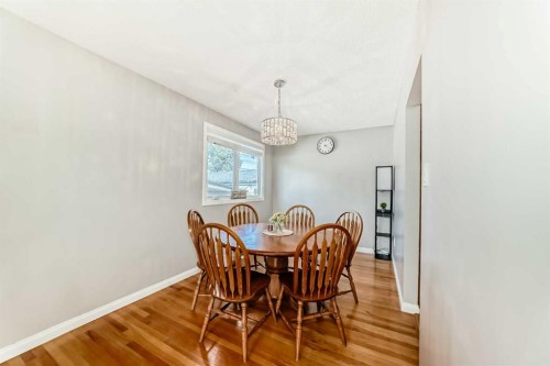 5104 Marshall Road Ne, Calgary, AB - Indoor Photo Showing Dining Room