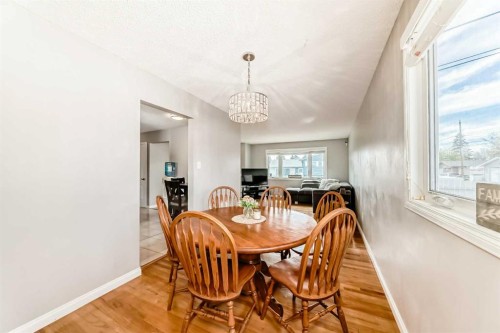5104 Marshall Road Ne, Calgary, AB - Indoor Photo Showing Dining Room