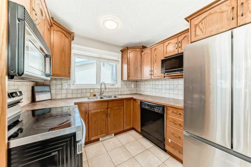 5104 Marshall Road Ne, Calgary, AB - Indoor Photo Showing Kitchen With Double Sink
