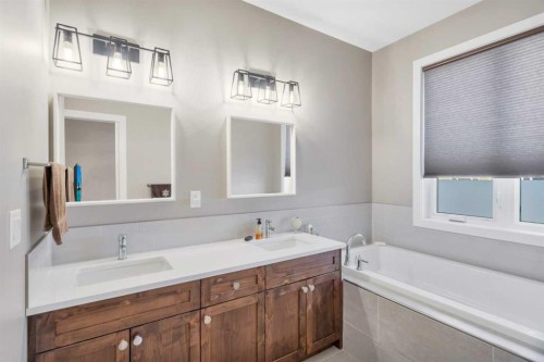 11 Vireo Avenue, Olds, AB - Indoor Photo Showing Bathroom