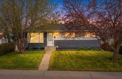 54 Atlanta Crescent SE Calgary, AB T2J 0Y1