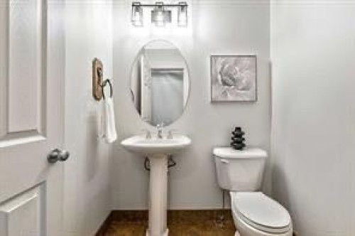 105 Cimarron Park Circle, Okotoks, AB - Indoor Photo Showing Bathroom