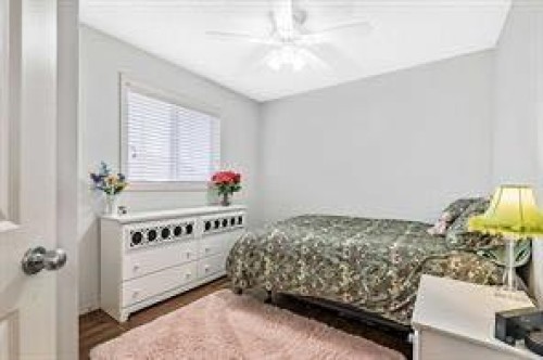 105 Cimarron Park Circle, Okotoks, AB - Indoor Photo Showing Bedroom