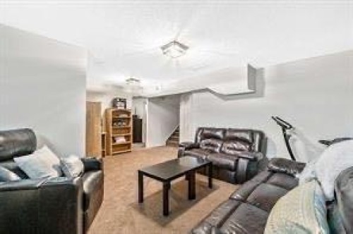 105 Cimarron Park Circle, Okotoks, AB - Indoor Photo Showing Living Room