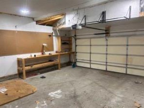 105 Cimarron Park Circle, Okotoks, AB - Indoor Photo Showing Garage
