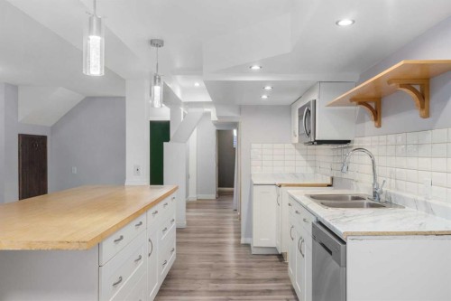 630 69 Avenue Sw, Calgary, AB - Indoor Photo Showing Kitchen With Double Sink With Upgraded Kitchen