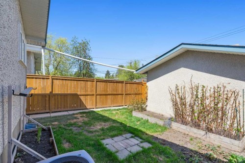 630 69 Avenue Sw, Calgary, AB - Outdoor