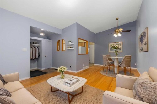 630 69 Avenue Sw, Calgary, AB - Indoor Photo Showing Living Room