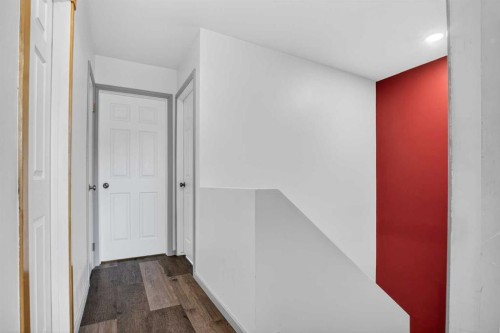 23 Bermuda Place Nw, Calgary, AB - Indoor Photo Showing Other Room