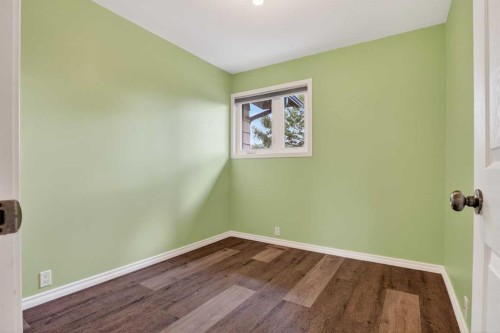 23 Bermuda Place Nw, Calgary, AB - Indoor Photo Showing Other Room