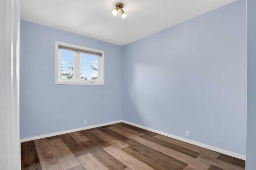 23 Bermuda Place Nw, Calgary, AB - Indoor Photo Showing Other Room