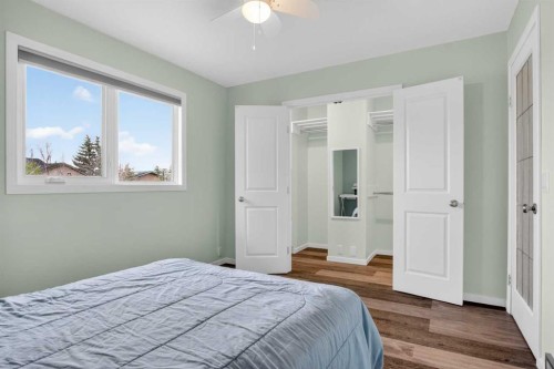 23 Bermuda Place Nw, Calgary, AB - Indoor Photo Showing Bedroom