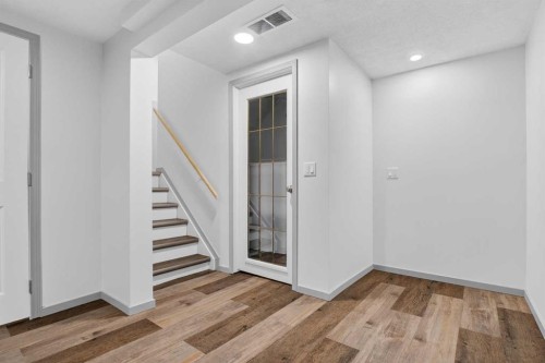 23 Bermuda Place Nw, Calgary, AB - Indoor Photo Showing Other Room