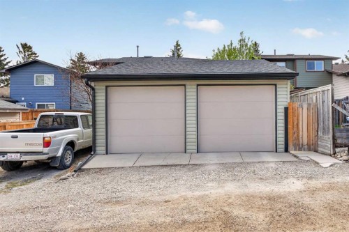23 Bermuda Place Nw, Calgary, AB - Outdoor With Exterior