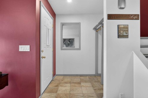 23 Bermuda Place Nw, Calgary, AB - Indoor Photo Showing Other Room