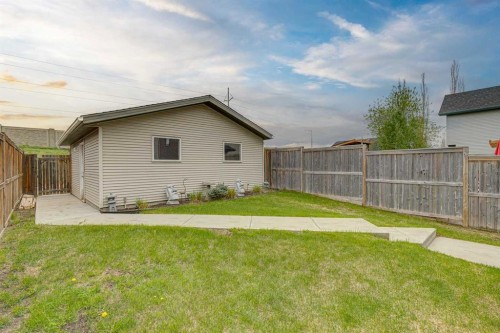 146 Cranberry Close Se, Calgary, AB - Outdoor