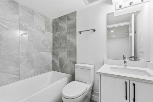 1612 Rangeview Drive Se, Calgary, AB - Indoor Photo Showing Bathroom