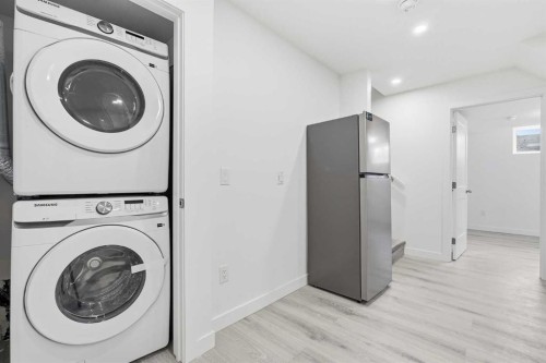 1612 Rangeview Drive Se, Calgary, AB - Indoor Photo Showing Laundry Room